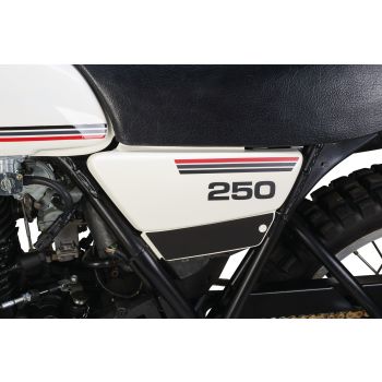 Replica Side Cover Set Left and Right 1 pair, ABS cream white (paintable), true to detail replica, needs rubbers 4x 27729, 1x 27143