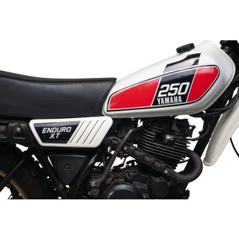 Decal Set for Side Cover Left and Right, 3 pieces, glossy black with protective film, design and lettering based on '76 decal of the 500 series